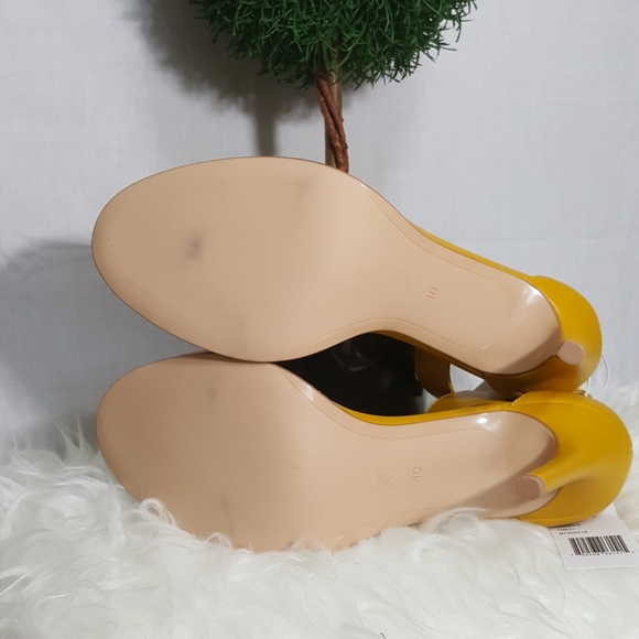 BCBGeneration Golden Jeddi Sandals Size 10 - Picture 8 of 9